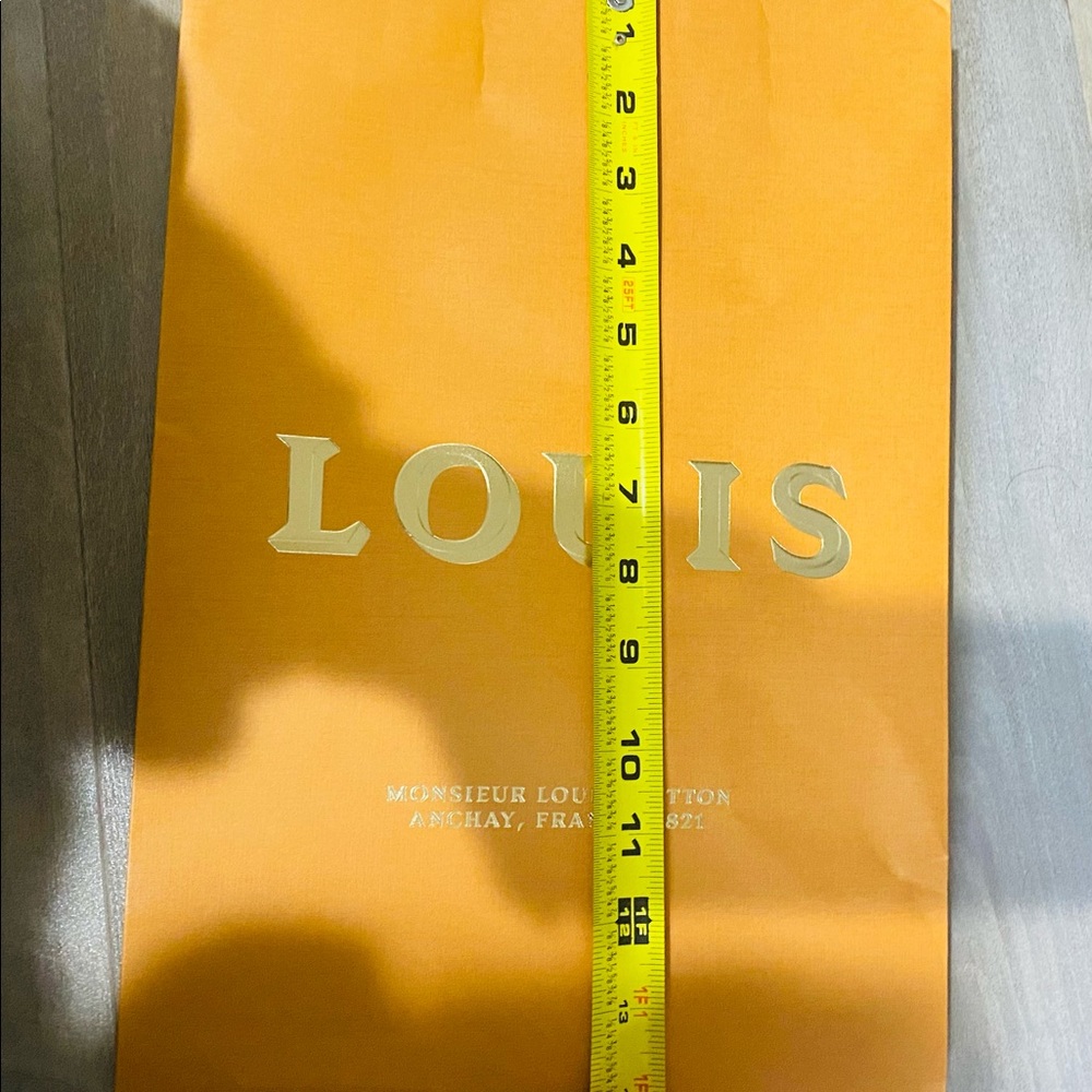 Louis Vuitton 2021 Holiday Box & Shopping Bag - Picture 7 of 9